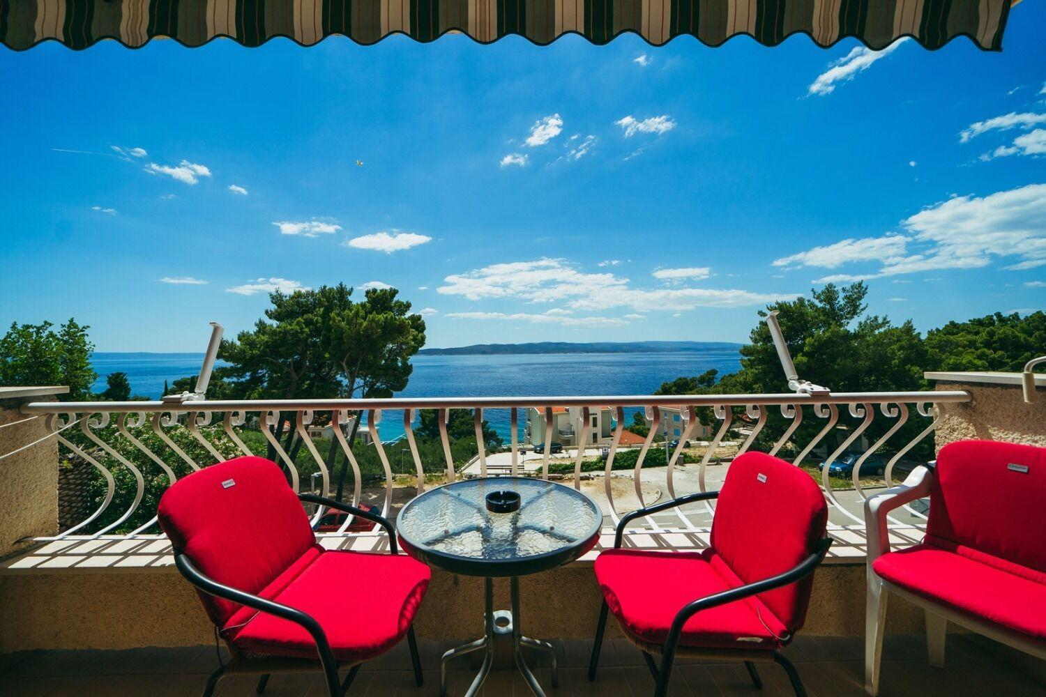 Apartments Lovre - Close To The Sea Brela Exterior photo